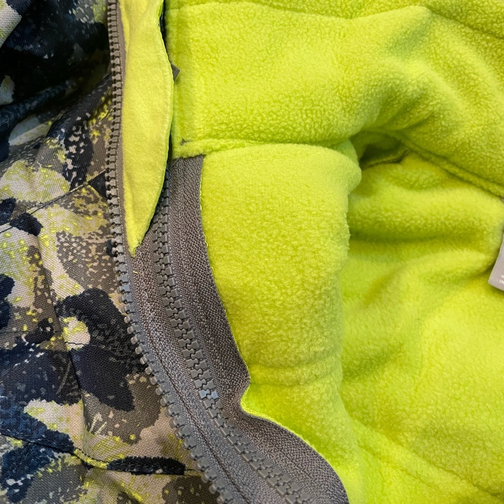 Columbia Kids Camo Puffer Jacket - Green and Navy Blue - Picture 4 of 4